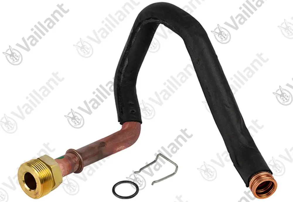 Vaillant Rohr mit einer gebogenen Form, einem Verbindungsglied aus Messing und einer schwarzen Ummantelung, geeignet für Heizungsinstallationen.